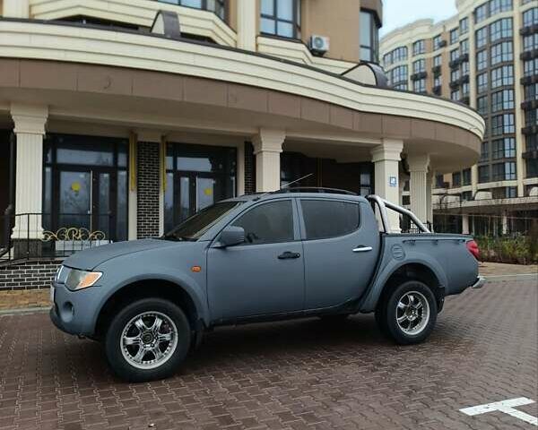 Сірий Міцубісі Л 200, об'ємом двигуна 2.48 л та пробігом 295 тис. км за 10999 $, фото 22 на Automoto.ua