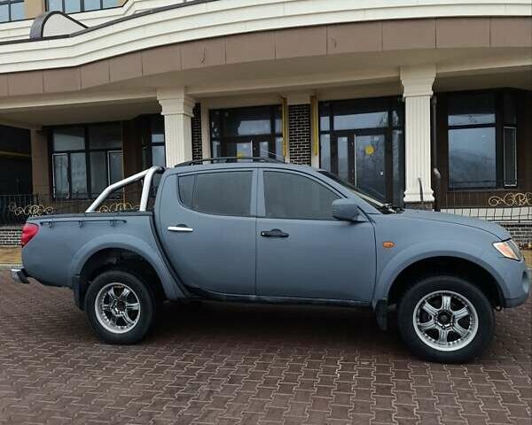 Сірий Міцубісі Л 200, об'ємом двигуна 2.48 л та пробігом 295 тис. км за 10999 $, фото 3 на Automoto.ua