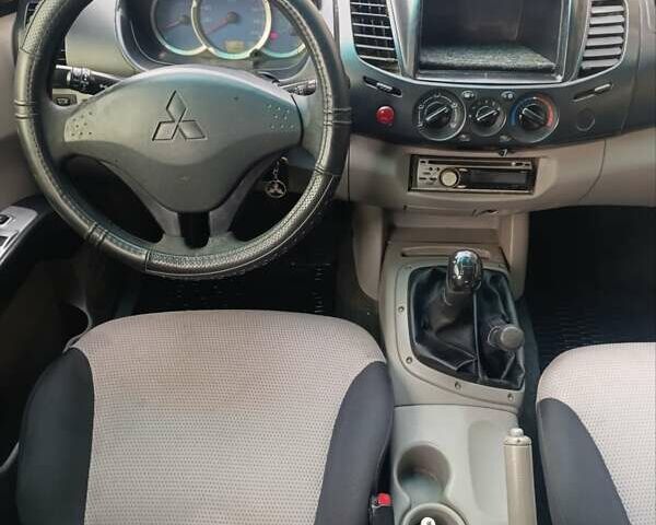 Сірий Міцубісі Л 200, об'ємом двигуна 2.48 л та пробігом 295 тис. км за 10999 $, фото 28 на Automoto.ua