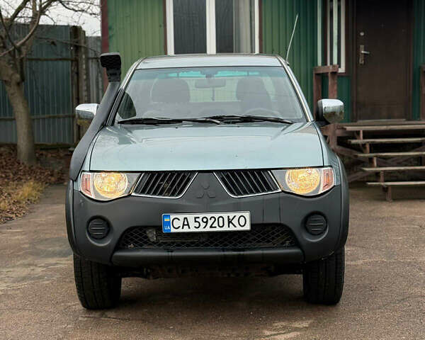 Сірий Міцубісі Л 200, об'ємом двигуна 2.5 л та пробігом 235 тис. км за 10700 $, фото 5 на Automoto.ua