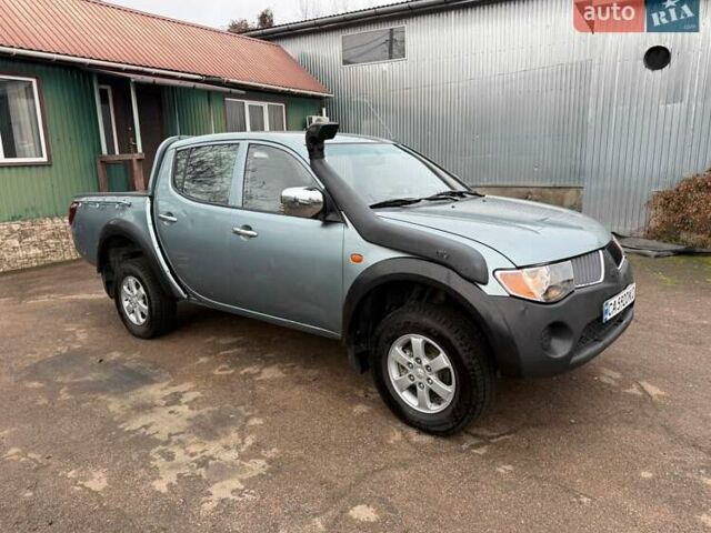 Сірий Міцубісі Л 200, об'ємом двигуна 2.5 л та пробігом 235 тис. км за 10700 $, фото 1 на Automoto.ua