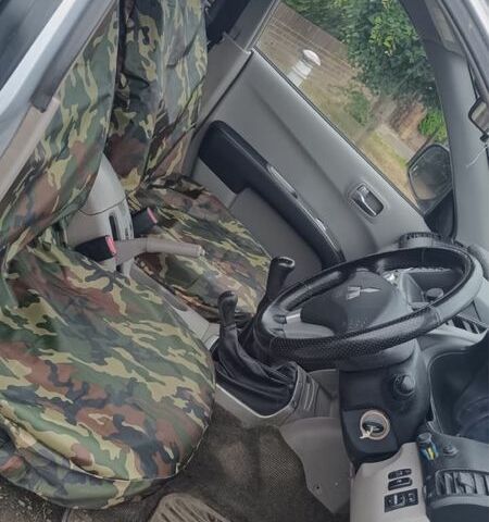 Серый Мицубиси Л 200, объемом двигателя 2.5 л и пробегом 260 тыс. км за 5700 $, фото 5 на Automoto.ua