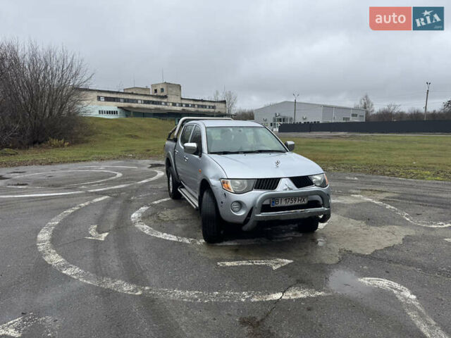 Сірий Міцубісі Л 200, об'ємом двигуна 2.48 л та пробігом 194 тис. км за 11500 $, фото 5 на Automoto.ua