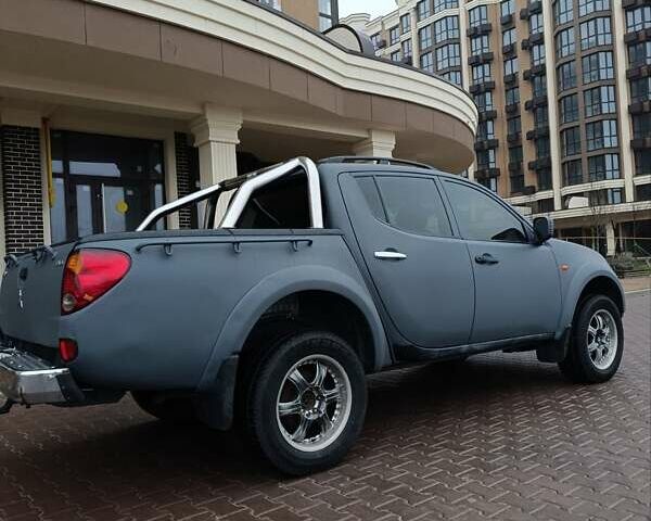 Сірий Міцубісі Л 200, об'ємом двигуна 2.48 л та пробігом 295 тис. км за 10999 $, фото 9 на Automoto.ua