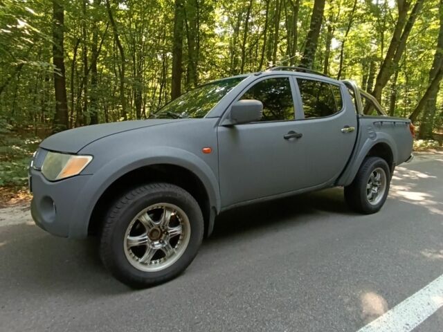 Серый Мицубиси Л 200, объемом двигателя 2.5 л и пробегом 270 тыс. км за 11800 $, фото 12 на Automoto.ua