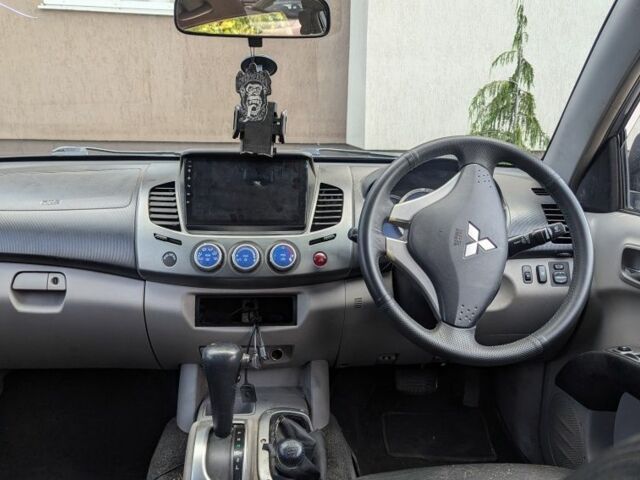 Сірий Міцубісі Л 200, об'ємом двигуна 2.5 л та пробігом 320 тис. км за 7000 $, фото 3 на Automoto.ua