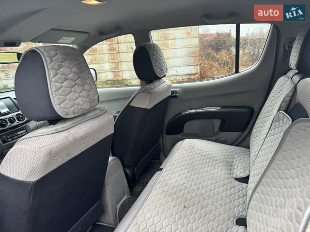 Сірий Міцубісі Л 200, об'ємом двигуна 2.48 л та пробігом 194 тис. км за 11500 $, фото 7 на Automoto.ua