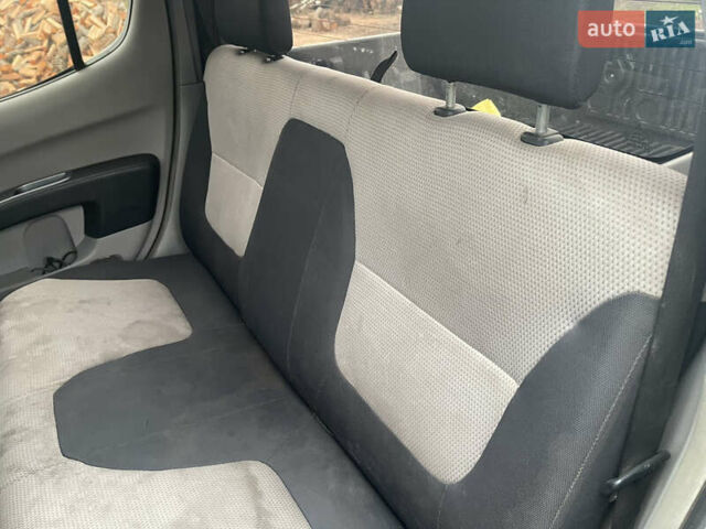 Серый Мицубиси Л 200, объемом двигателя 2.5 л и пробегом 292 тыс. км за 9500 $, фото 10 на Automoto.ua