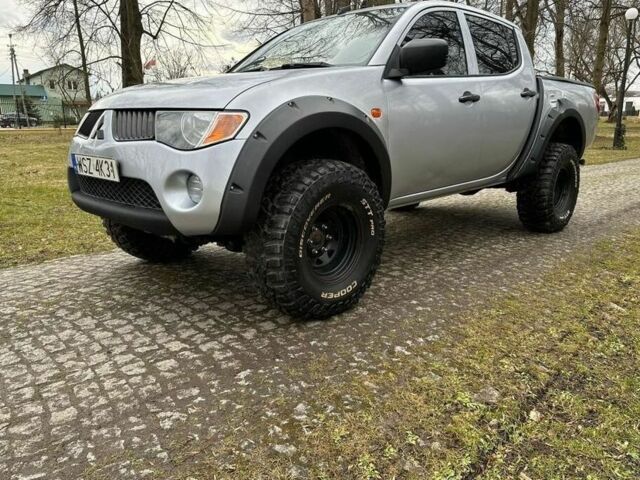 Серый Мицубиси Л 200, объемом двигателя 2.5 л и пробегом 215 тыс. км за 4200 $, фото 3 на Automoto.ua