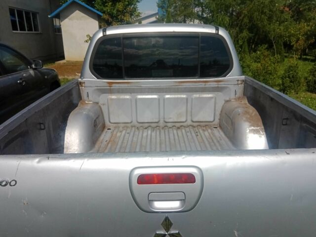 Сірий Міцубісі Л 200, об'ємом двигуна 2.5 л та пробігом 200 тис. км за 6203 $, фото 3 на Automoto.ua