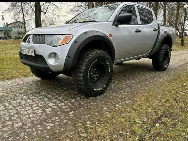 Серый Мицубиси Л 200, объемом двигателя 2.5 л и пробегом 211 тыс. км за 2900 $, фото 1 на Automoto.ua