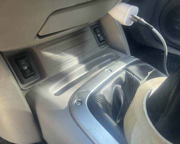 Серый Мицубиси Л 200, объемом двигателя 2.48 л и пробегом 250 тыс. км за 13500 $, фото 9 на Automoto.ua