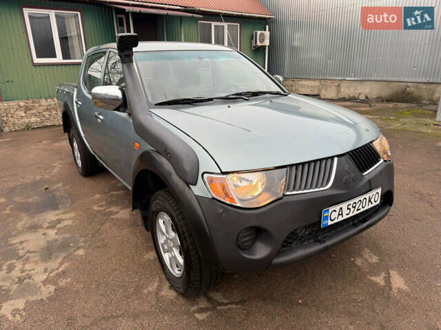 Сірий Міцубісі Л 200, об'ємом двигуна 2.5 л та пробігом 235 тис. км за 10700 $, фото 3 на Automoto.ua