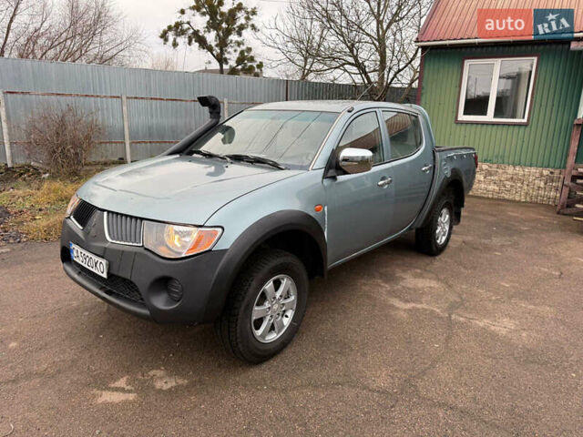 Сірий Міцубісі Л 200, об'ємом двигуна 2.5 л та пробігом 235 тис. км за 10700 $, фото 2 на Automoto.ua