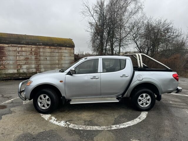 Сірий Міцубісі Л 200, об'ємом двигуна 2.5 л та пробігом 194 тис. км за 11500 $, фото 1 на Automoto.ua