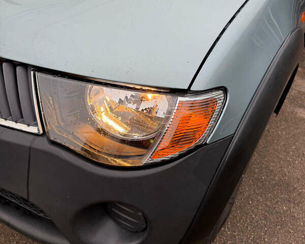 Сірий Міцубісі Л 200, об'ємом двигуна 2.5 л та пробігом 235 тис. км за 10700 $, фото 9 на Automoto.ua