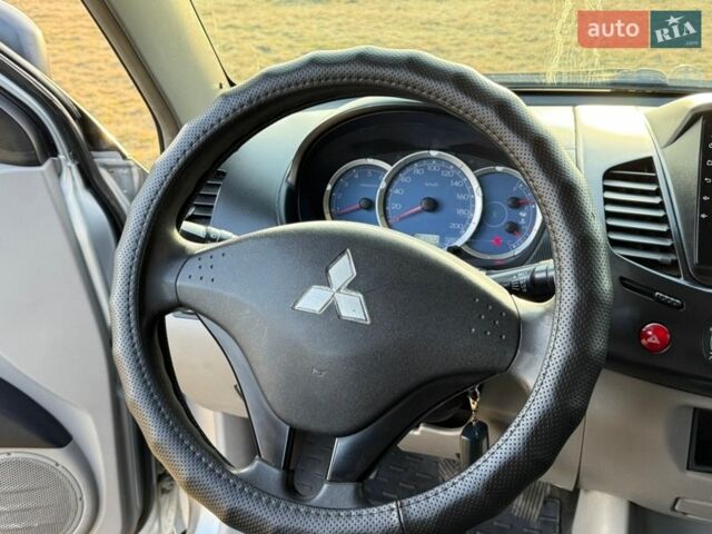 Серый Мицубиси Л 200, объемом двигателя 2.48 л и пробегом 219 тыс. км за 13200 $, фото 33 на Automoto.ua