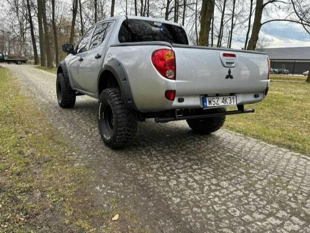 Серый Мицубиси Л 200, объемом двигателя 2.5 л и пробегом 215 тыс. км за 4200 $, фото 5 на Automoto.ua