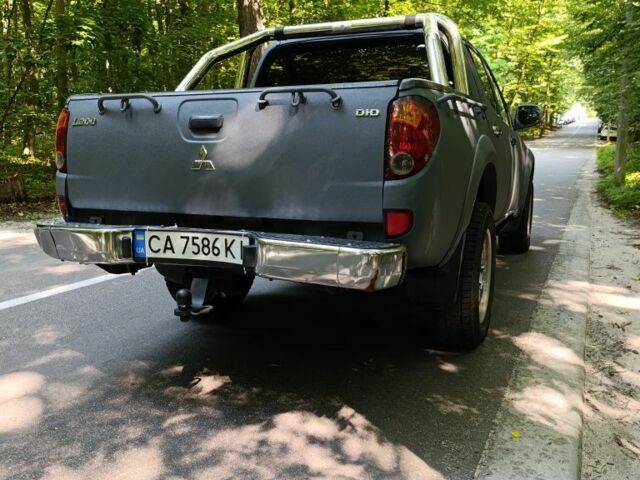 Серый Мицубиси Л 200, объемом двигателя 2.5 л и пробегом 270 тыс. км за 11800 $, фото 8 на Automoto.ua