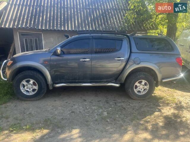 Серый Мицубиси Л 200, объемом двигателя 2.48 л и пробегом 250 тыс. км за 13500 $, фото 6 на Automoto.ua