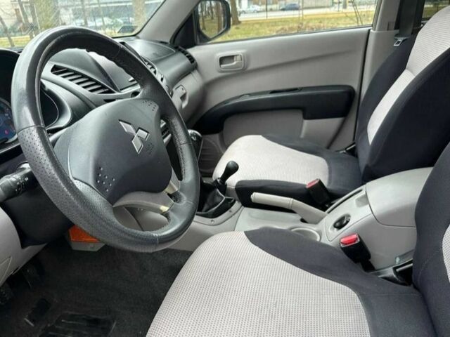 Серый Мицубиси Л 200, объемом двигателя 2.5 л и пробегом 215 тыс. км за 4200 $, фото 7 на Automoto.ua