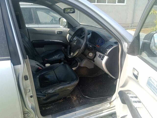 Сірий Міцубісі Л 200, об'ємом двигуна 2.5 л та пробігом 200 тис. км за 6203 $, фото 1 на Automoto.ua