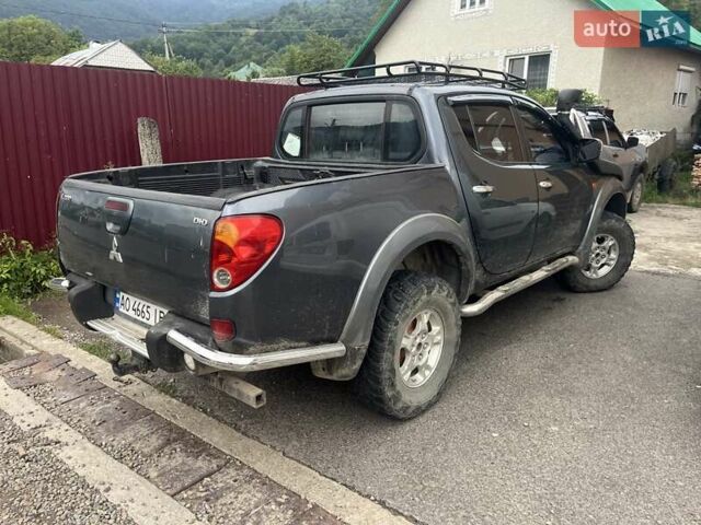Серый Мицубиси Л 200, объемом двигателя 2.48 л и пробегом 250 тыс. км за 13500 $, фото 2 на Automoto.ua