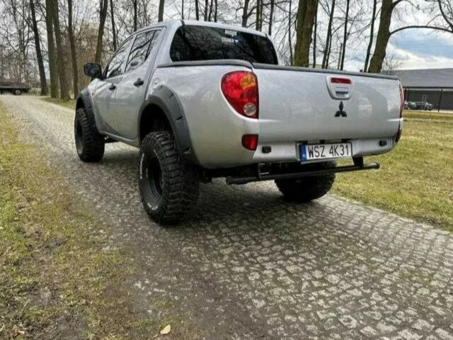 Серый Мицубиси Л 200, объемом двигателя 2.5 л и пробегом 278 тыс. км за 2850 $, фото 5 на Automoto.ua