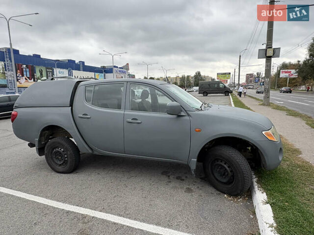Сірий Міцубісі Л 200, об'ємом двигуна 2.5 л та пробігом 156 тис. км за 7000 $, фото 1 на Automoto.ua
