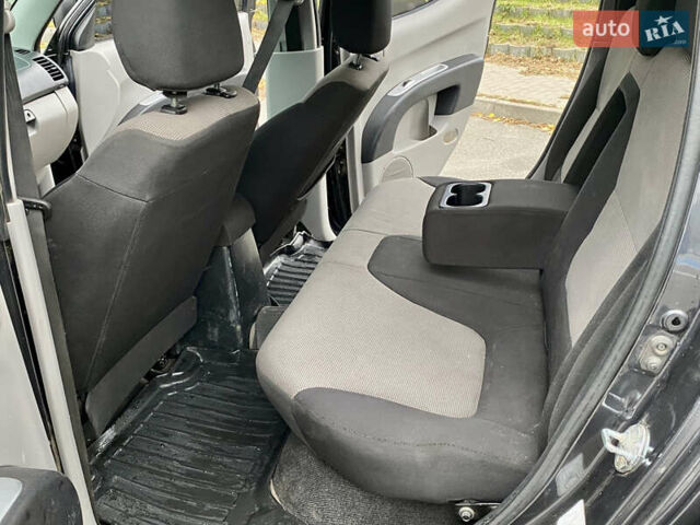 Серый Мицубиси Л 200, объемом двигателя 2.48 л и пробегом 185 тыс. км за 13500 $, фото 9 на Automoto.ua