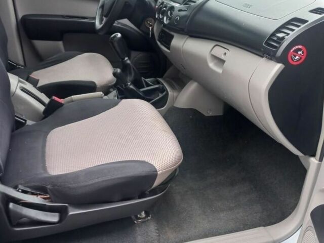 Серый Мицубиси Л 200, объемом двигателя 2.5 л и пробегом 215 тыс. км за 4200 $, фото 6 на Automoto.ua