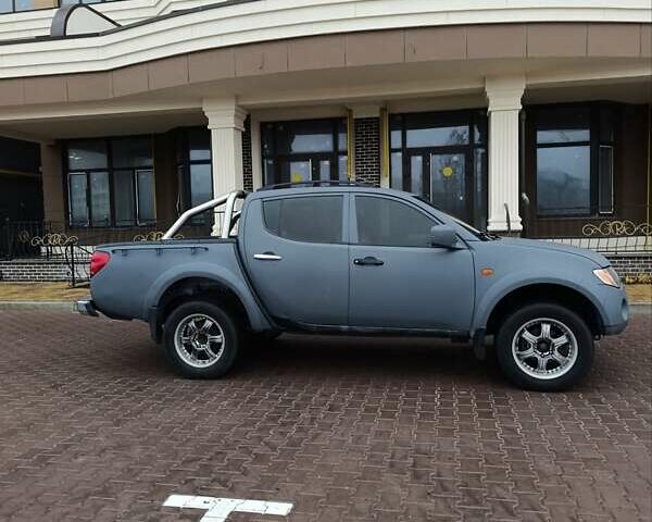 Сірий Міцубісі Л 200, об'ємом двигуна 2.48 л та пробігом 295 тис. км за 10999 $, фото 4 на Automoto.ua