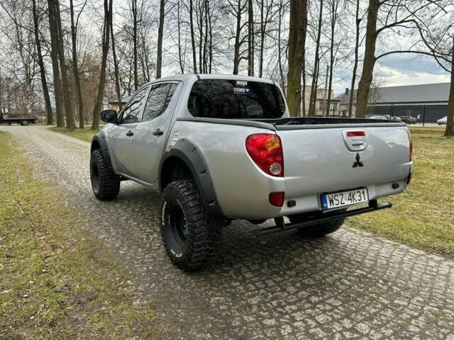 Серый Мицубиси Л 200, объемом двигателя 2.5 л и пробегом 215 тыс. км за 4200 $, фото 4 на Automoto.ua