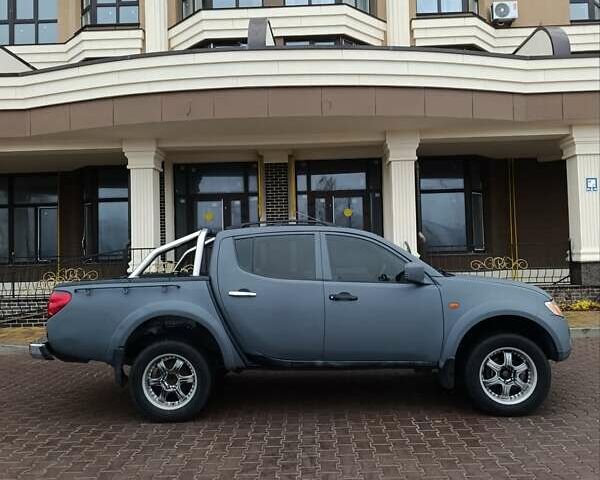 Сірий Міцубісі Л 200, об'ємом двигуна 2.48 л та пробігом 295 тис. км за 10999 $, фото 5 на Automoto.ua