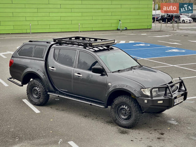 Серый Мицубиси Л 200, объемом двигателя 2.48 л и пробегом 185 тыс. км за 13500 $, фото 5 на Automoto.ua