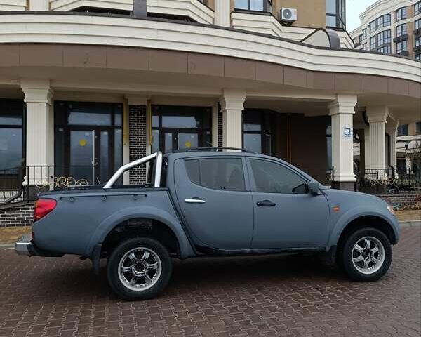 Сірий Міцубісі Л 200, об'ємом двигуна 2.48 л та пробігом 295 тис. км за 10999 $, фото 6 на Automoto.ua