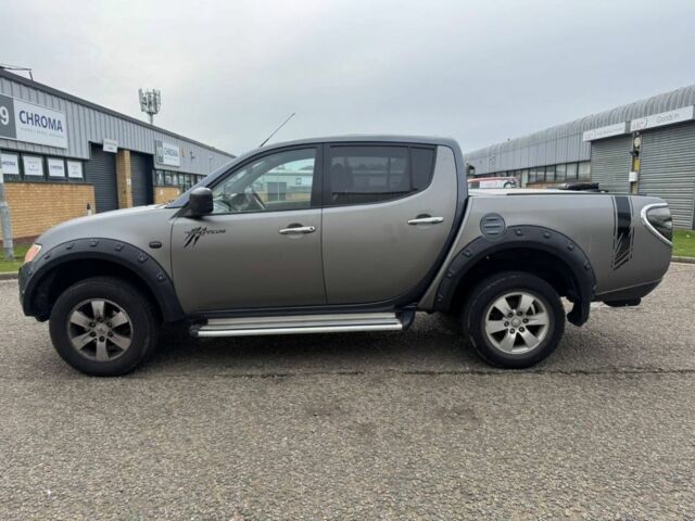 Серый Мицубиси Л 200, объемом двигателя 0 л и пробегом 140 тыс. км за 6500 $, фото 2 на Automoto.ua