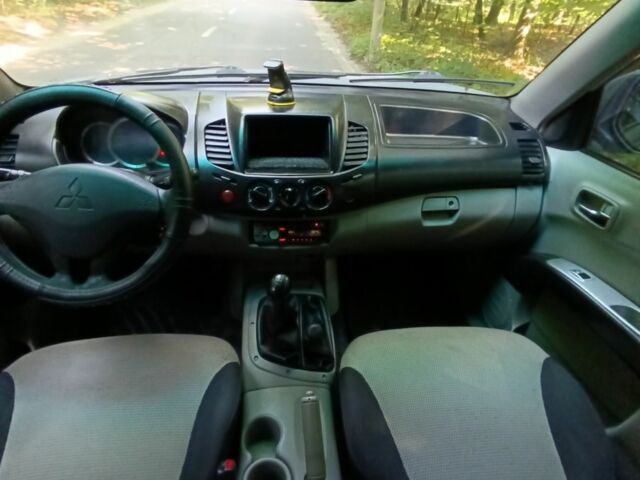 Серый Мицубиси Л 200, объемом двигателя 2.5 л и пробегом 270 тыс. км за 11800 $, фото 21 на Automoto.ua