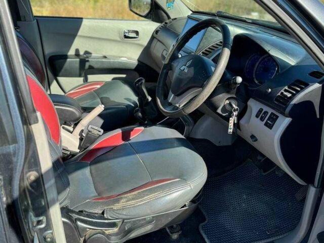 Сірий Міцубісі Л 200, об'ємом двигуна 2.5 л та пробігом 282 тис. км за 6300 $, фото 13 на Automoto.ua