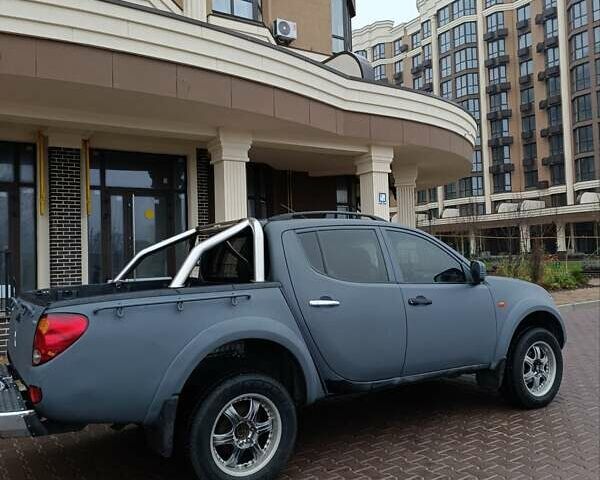 Сірий Міцубісі Л 200, об'ємом двигуна 2.48 л та пробігом 295 тис. км за 10999 $, фото 8 на Automoto.ua