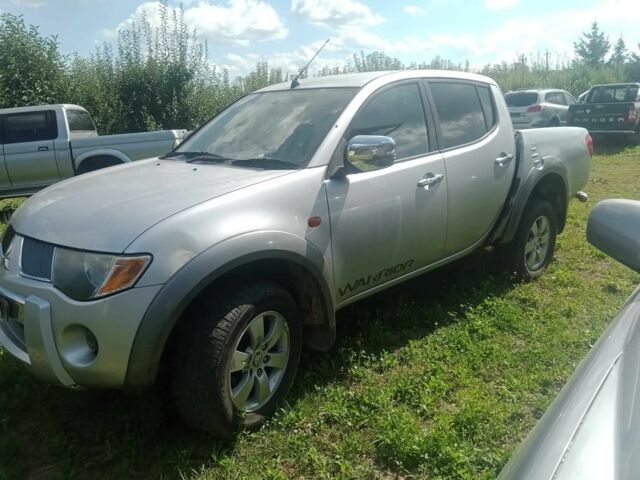 Сірий Міцубісі Л 200, об'ємом двигуна 2.5 л та пробігом 200 тис. км за 6203 $, фото 5 на Automoto.ua