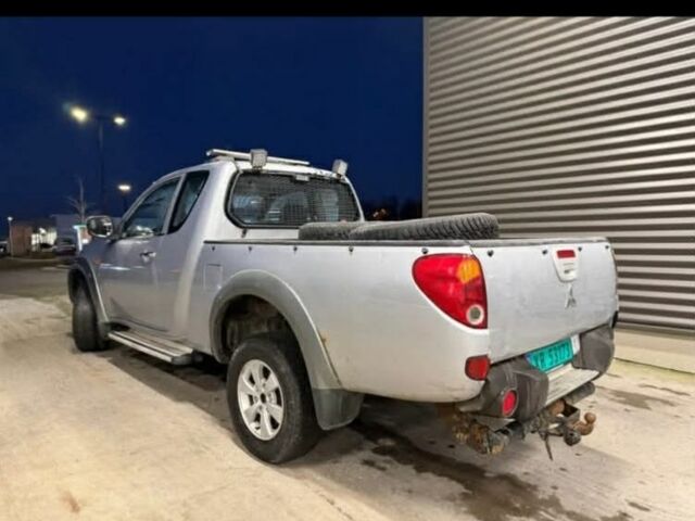 Серый Мицубиси Л 200, объемом двигателя 0 л и пробегом 238 тыс. км за 6200 $, фото 2 на Automoto.ua