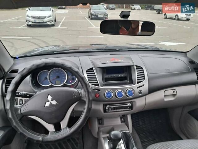 Міцубісі Л 200 2008 у Києві на Automoto.ua Сірий Міцубісі Л 200, об'ємом двигуна 2.5 л та пробігом 198 тис. км за 13000 $, фото 18 на Automoto.ua