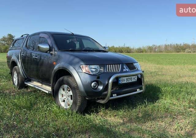 Серый Мицубиси Л 200, объемом двигателя 2.48 л и пробегом 234 тыс. км за 13000 $, фото 1 на Automoto.ua