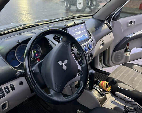 Сірий Міцубісі Л 200, об'ємом двигуна 2.48 л та пробігом 236 тис. км за 15400 $, фото 9 на Automoto.ua
