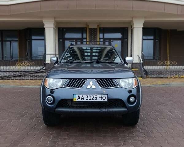 Сірий Міцубісі Л 200, об'ємом двигуна 2.5 л та пробігом 300 тис. км за 12300 $, фото 3 на Automoto.ua