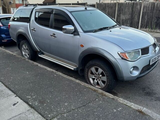 Серый Мицубиси Л 200, объемом двигателя 2.5 л и пробегом 116 тыс. км за 6384 $, фото 1 на Automoto.ua