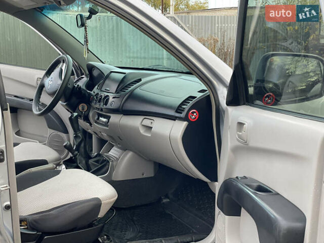 Міцубісі Л 200 2008 у Житомирі на Automoto.ua Сірий Міцубісі Л 200, об'ємом двигуна 2.48 л та пробігом 268 тис. км за 11300 $, фото 11 на Automoto.ua