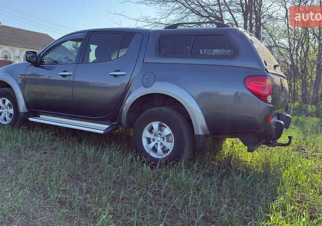 Серый Мицубиси Л 200, объемом двигателя 2.48 л и пробегом 234 тыс. км за 13000 $, фото 15 на Automoto.ua