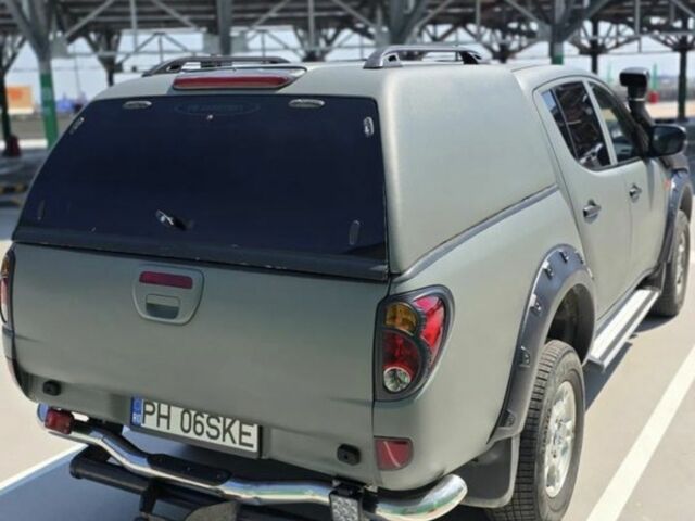 Серый Мицубиси Л 200, объемом двигателя 2 л и пробегом 244 тыс. км за 3600 $, фото 4 на Automoto.ua